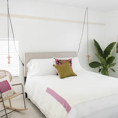 Posh 2Br In Miami River Inn By Sonder